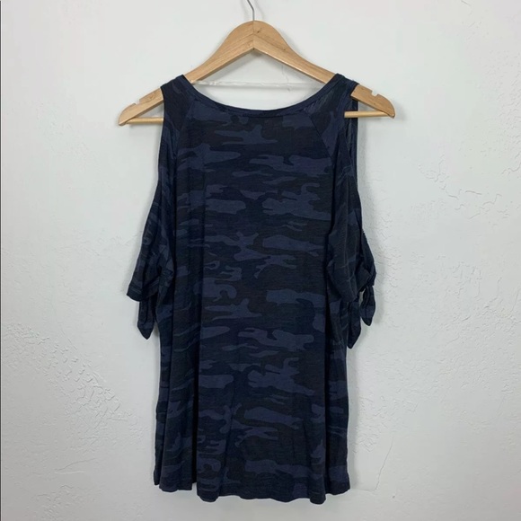 Sanctuary Camo Top Blouse Cold Shoulder Medium - Picture 2 of 5